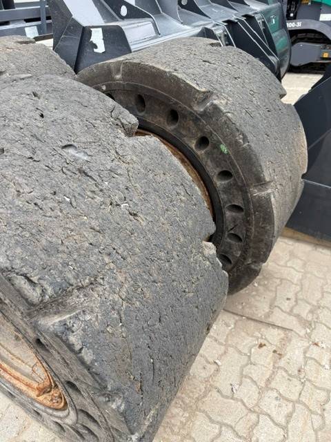 [Other] sonstige Brawler Solid Flex 20.5R25 Vollgummireife
