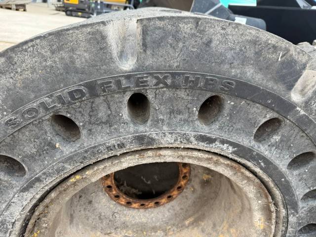[Other] sonstige Brawler Solid Flex 20.5R25 Vollgummireife