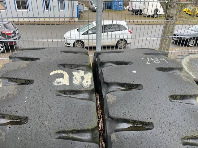 BKT (288+289) 20.5R25 Felsreifen / rocktyres 50 %