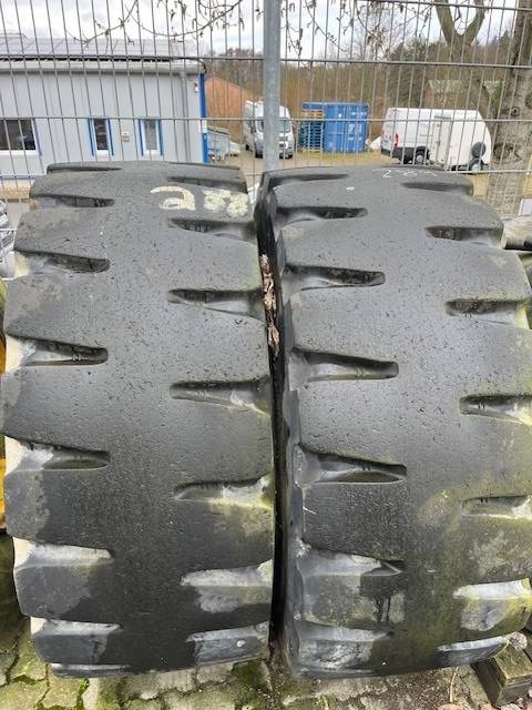 BKT (288+289) 20.5R25 Felsreifen / rocktyres 50 %