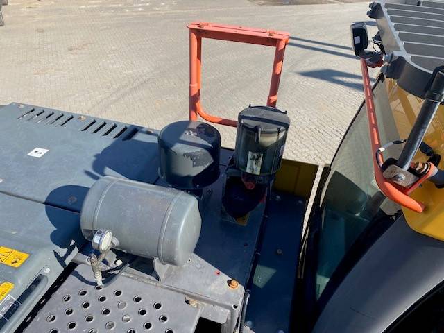 Volvo EC 220 E L MIETE / RENTAL (12005725)