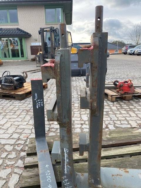 Volvo 2x 1.20 m Volvo Gabelzinken (2526)